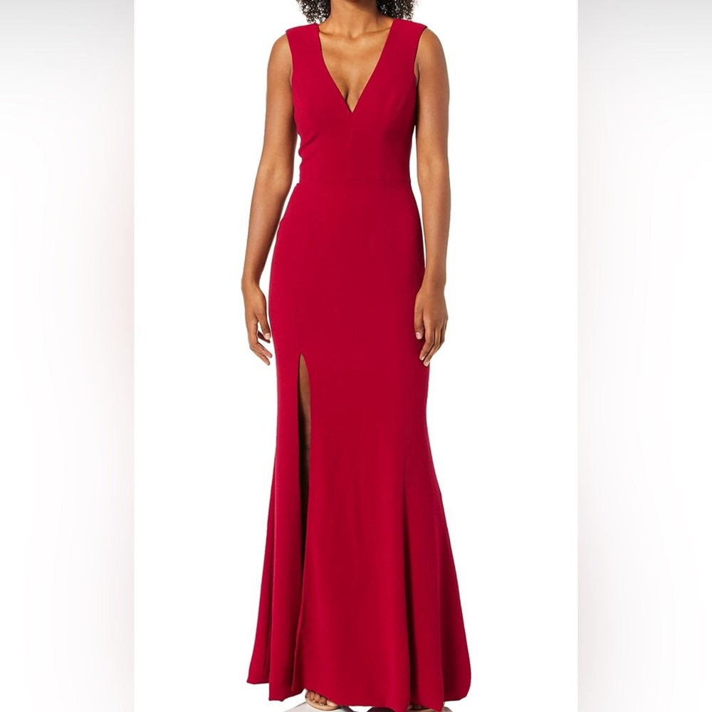 Dress the Population Women's Sandra Plunging Thick Strap Solid Gown with Slit